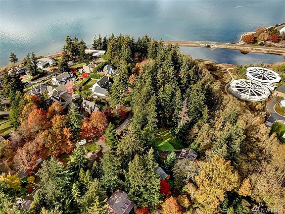 5th image of 8 Shorewood Dr