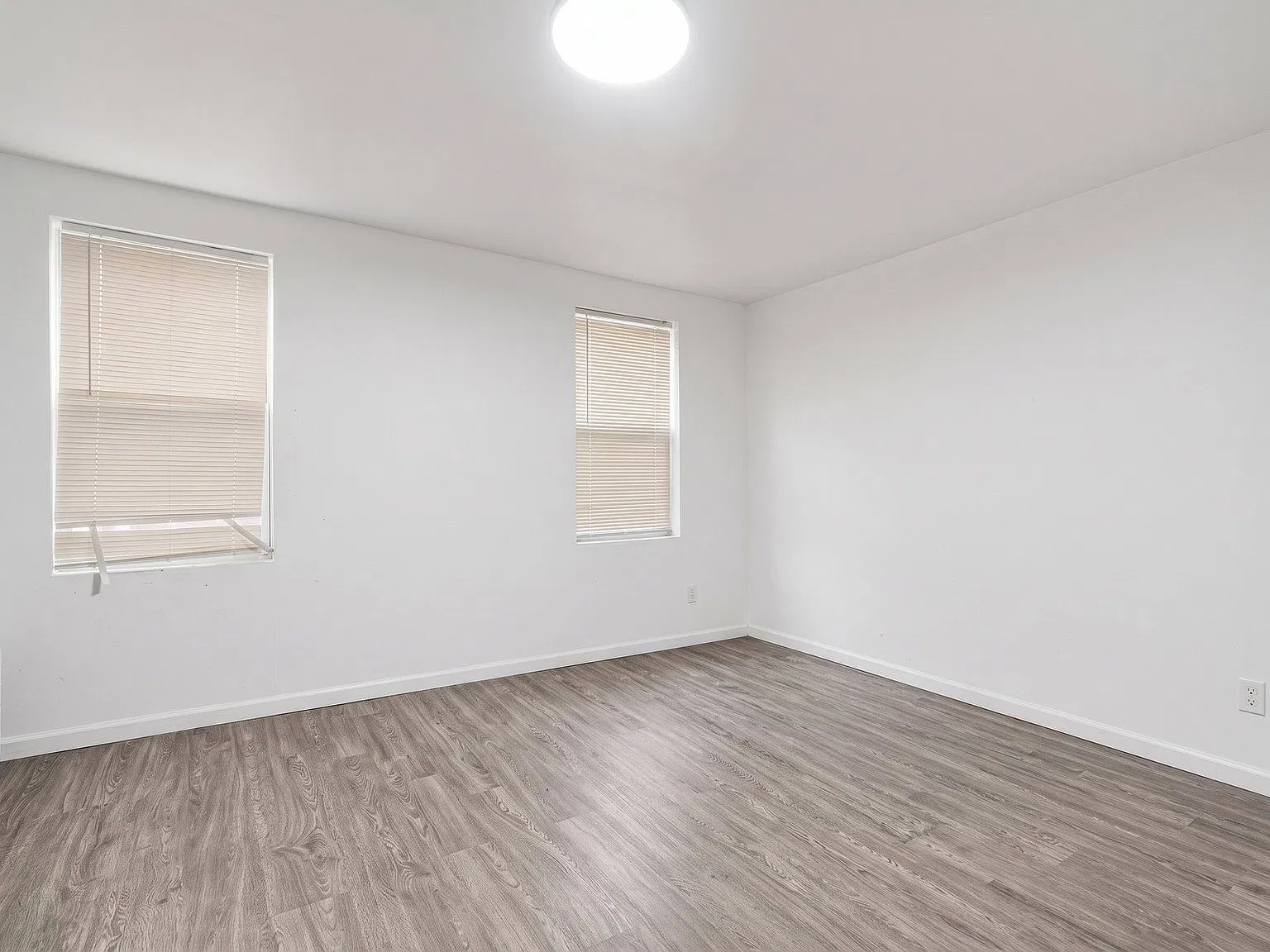 2 bed, 1.0 bath, 880 sqft, $1,100 — Photo 4