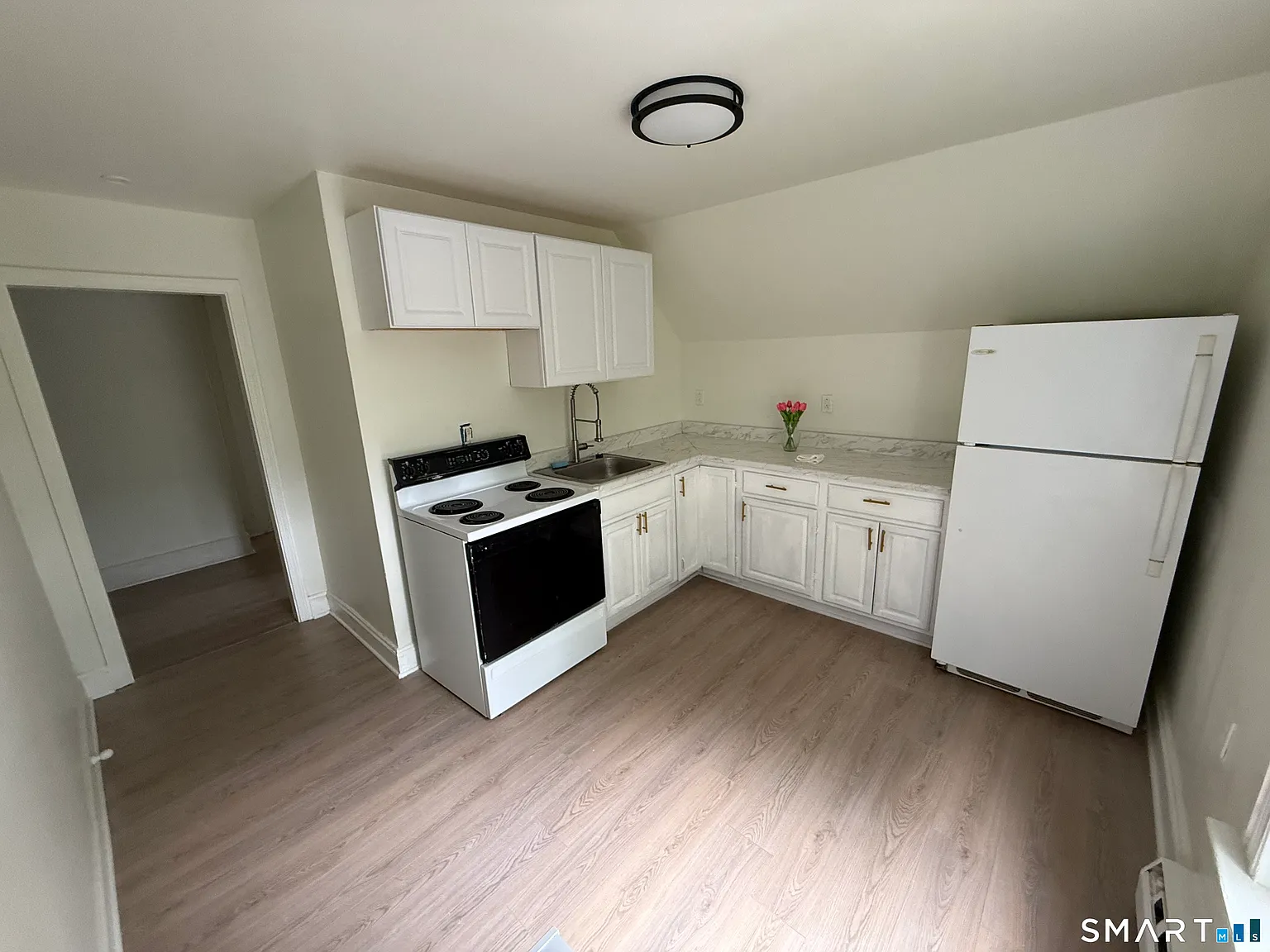 2 bed, 1.0 bath, 1088 sqft, $1,700 — Photo 4