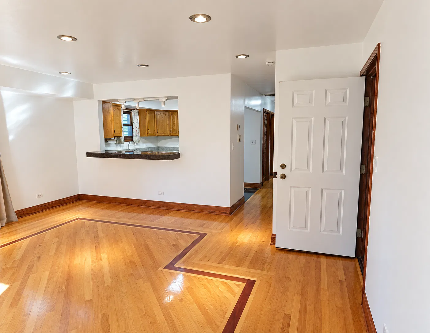 2 bed, 1000 sqft, $2,800 — Photo 2