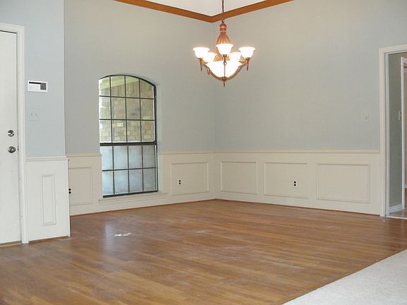 dining room with woodfloors