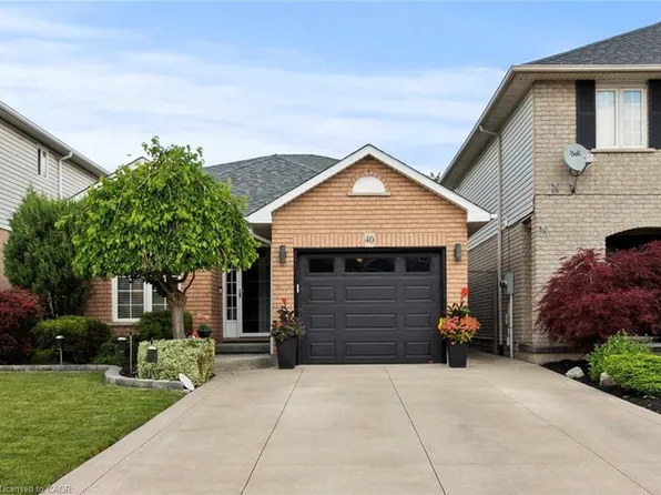40 Bridgette Dr, Hamilton, ON L9A 5J8