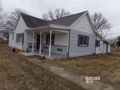 609 Elm St, Henrietta, MO, 64036