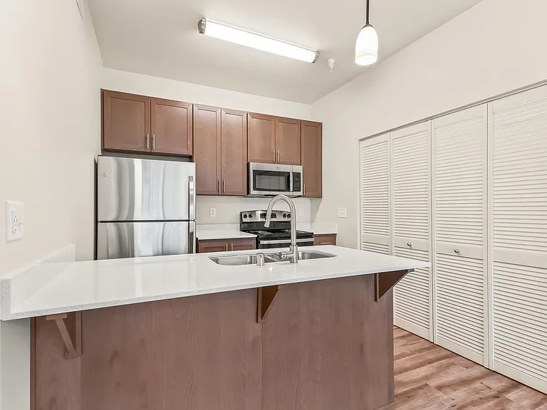 Jen's Pointe Apartment — Photo 45