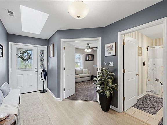 3rd image of 13947 Breakwater Ln