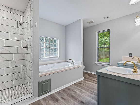 3rd image of 4476 W Sandingham St
