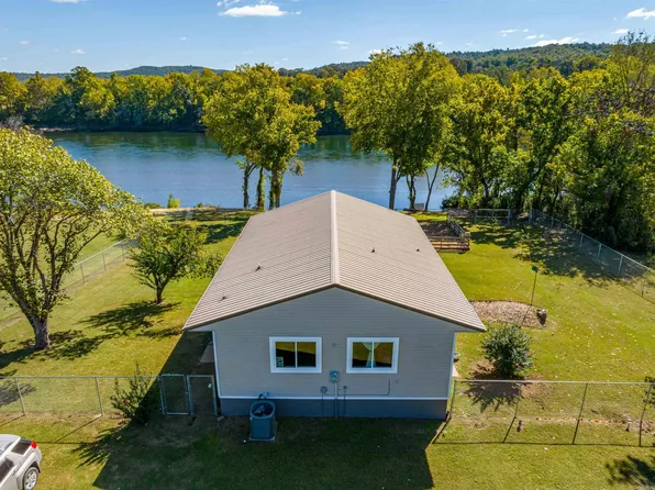 230 River Meadow Ln, Calico Rock, AR 72519