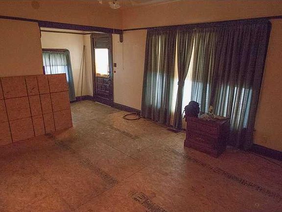 3rd image of 1806 E Cottage Ave
