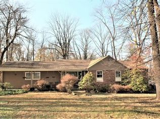 77 Oakridge Ln, Watchung, NJ 07069