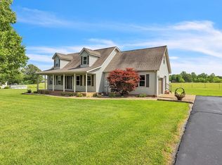 360 J P Hanks Rd, White Plains, KY 42464