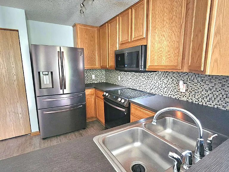 15482 Flight Way — Photo 3