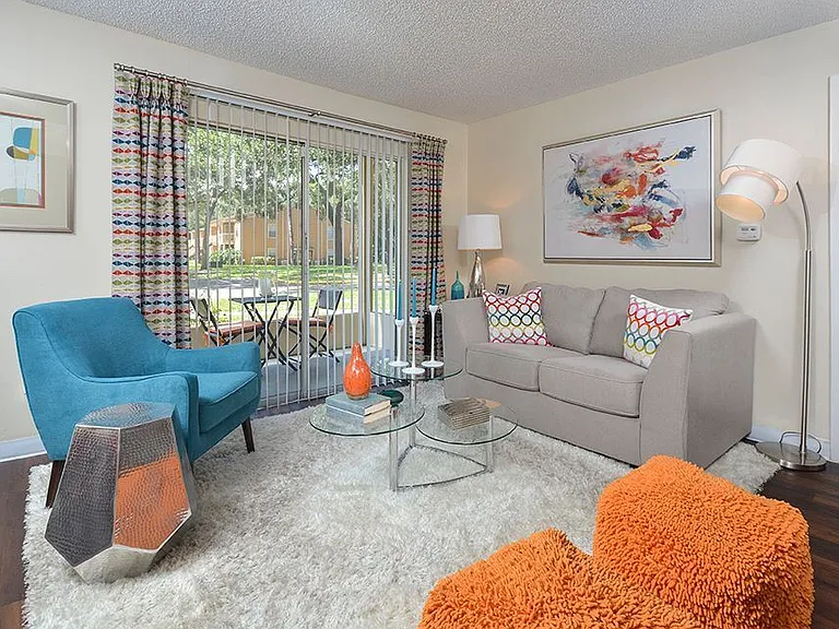Windwood Oaks Apartments — Photo 13