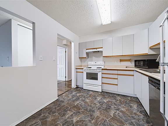 5th image of 6715 Dover Rd #101