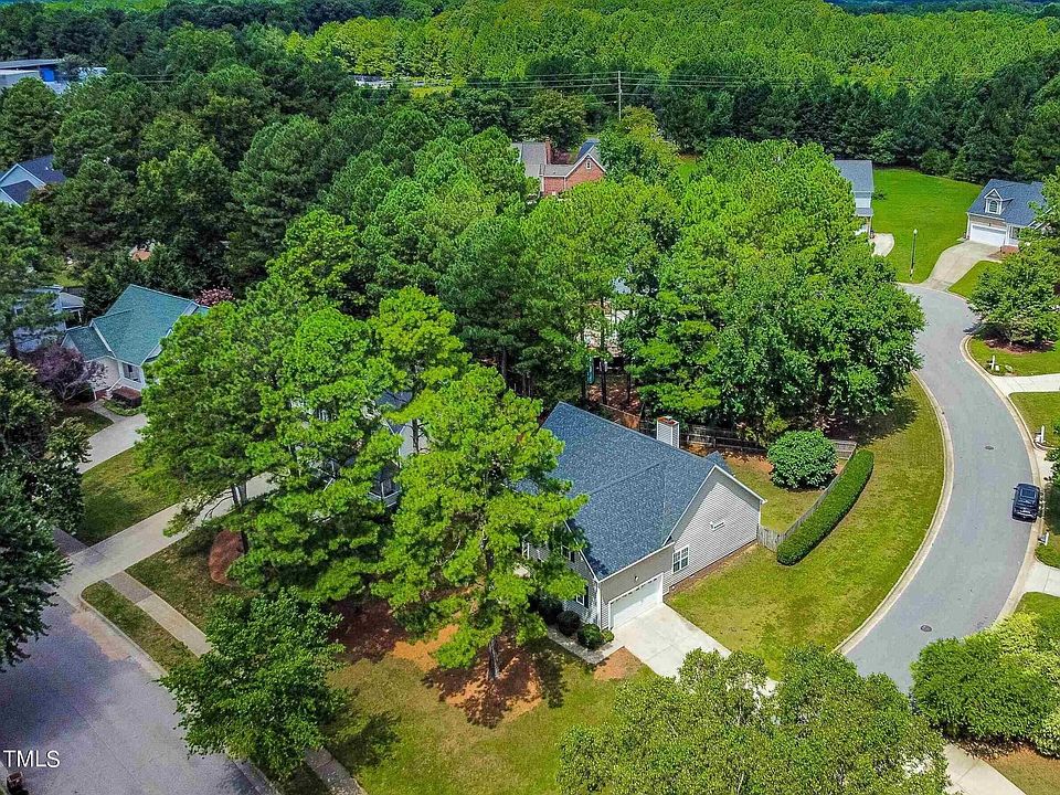 2nd image of 429 Moultonboro Ave