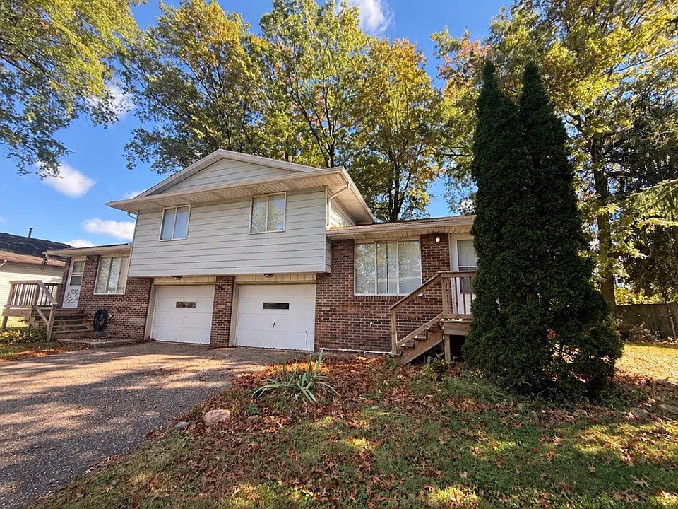 138 Overmont Ave SW