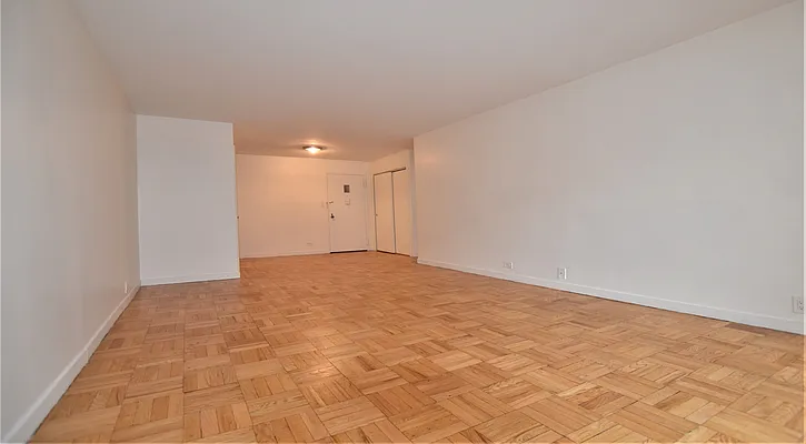 Rented by Manhattan Realty Group | media 15