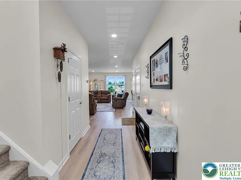 991 King Way — Photo 14