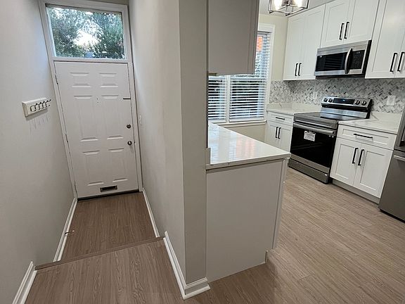 5th image of 107 W Hughes St