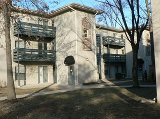 8566 Webshire Ln APT C, Saint Louis, MO 63123