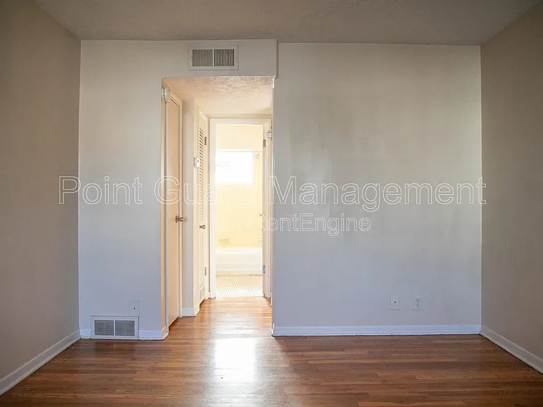 4916 California St — Photo 22