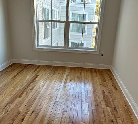 5th image of 965 Hope St #304