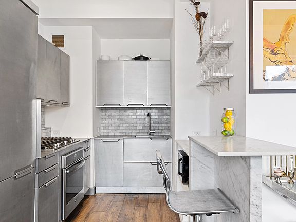 4th image of 425 Park Ave S APT 18A