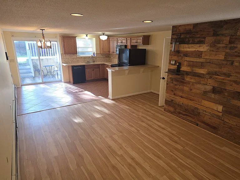 151 Kenyon Ave — Photo 8
