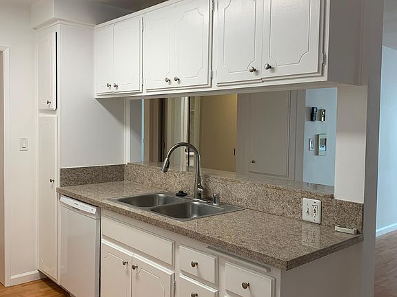 4th image of 11744 Darlington Ave #206