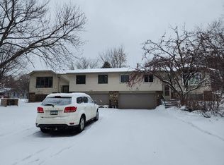 1374 Lakeside Cir, Eagan, MN 55123