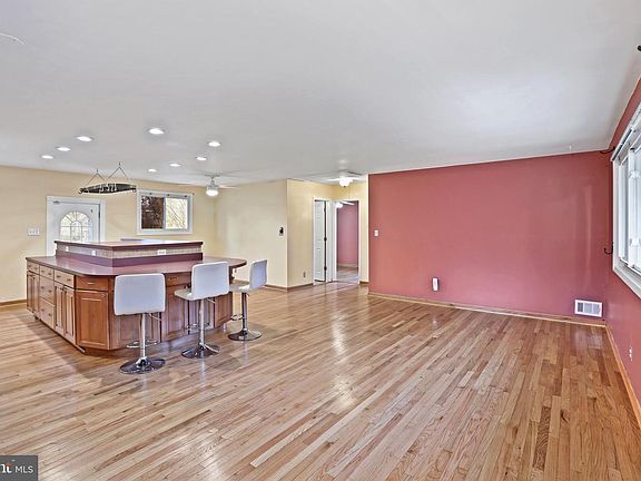5th image of 3804 Carolyn Ave