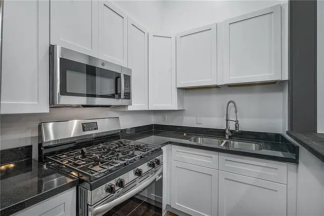 920 Chartres St #2 — Photo 7