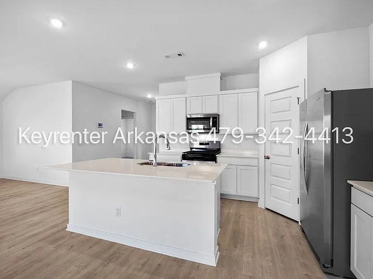 1071 Emerald St — Photo 9