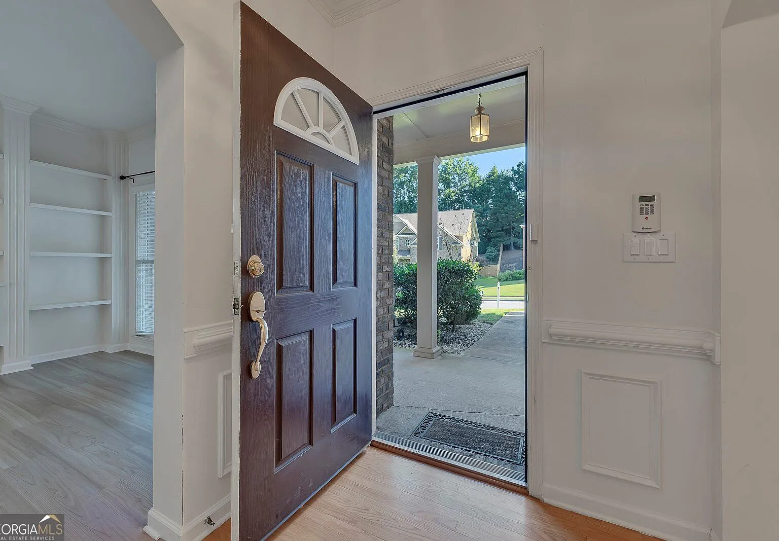 4 bed, 2.5 bath, 2368 sqft, $2,100 — Photo 3