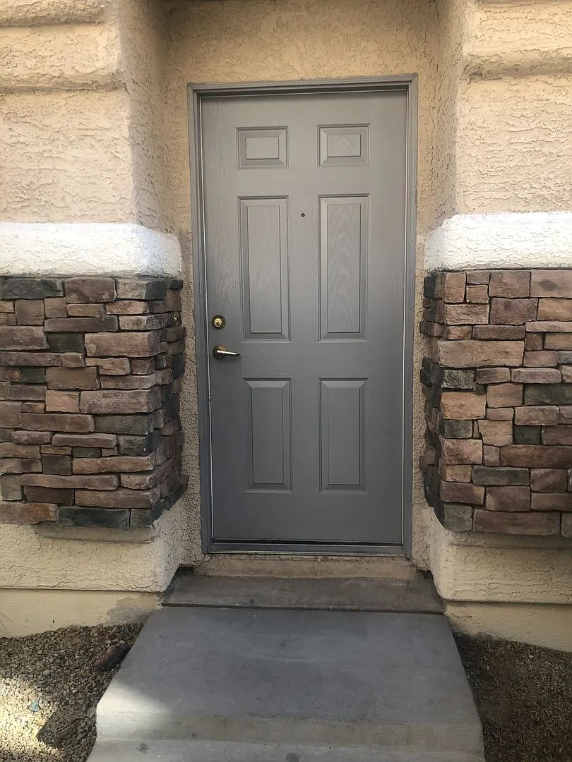 Henderson 3 Bedroom Townhouse! — Photo 3