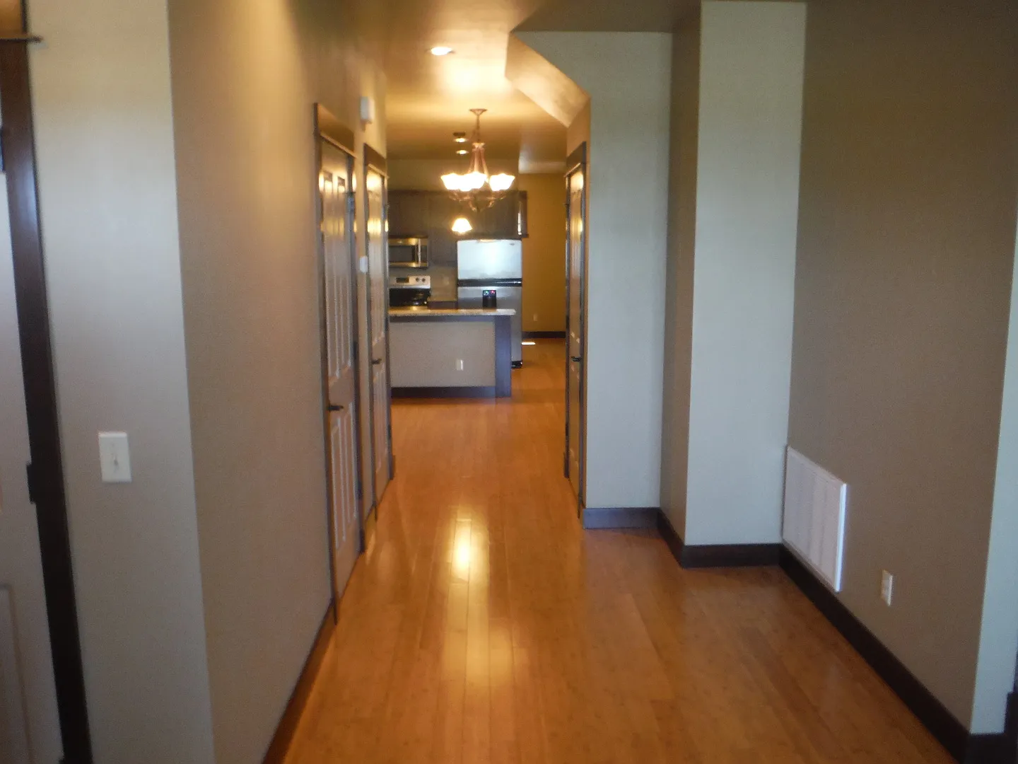 Gorgeous 3 Bedroom Condo- Across Street from Dinosaur Park! — Photo 2