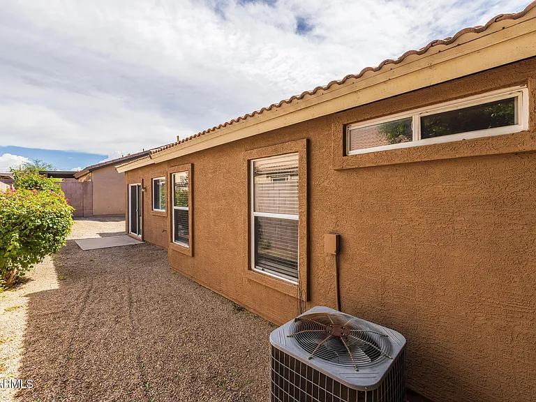 6640 E Russell St — Photo 19
