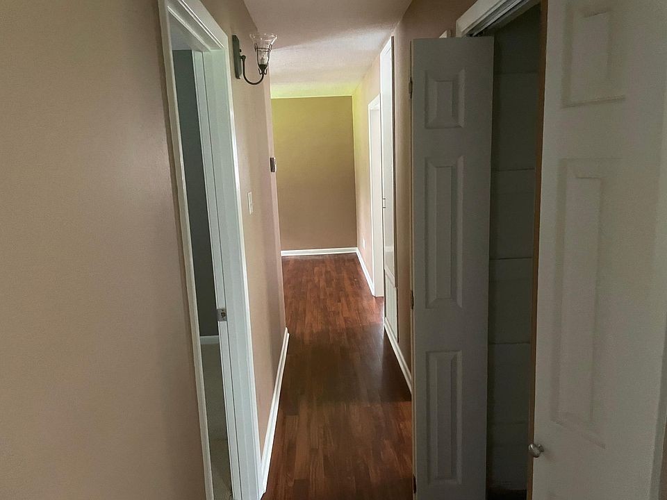2nd image of 114 Baywood Dr