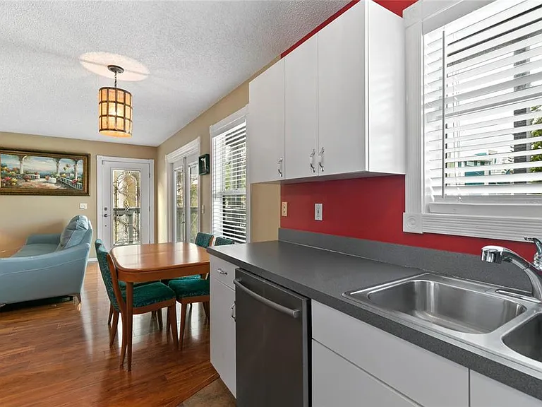 2511 Avenue C #WEST — Photo 8