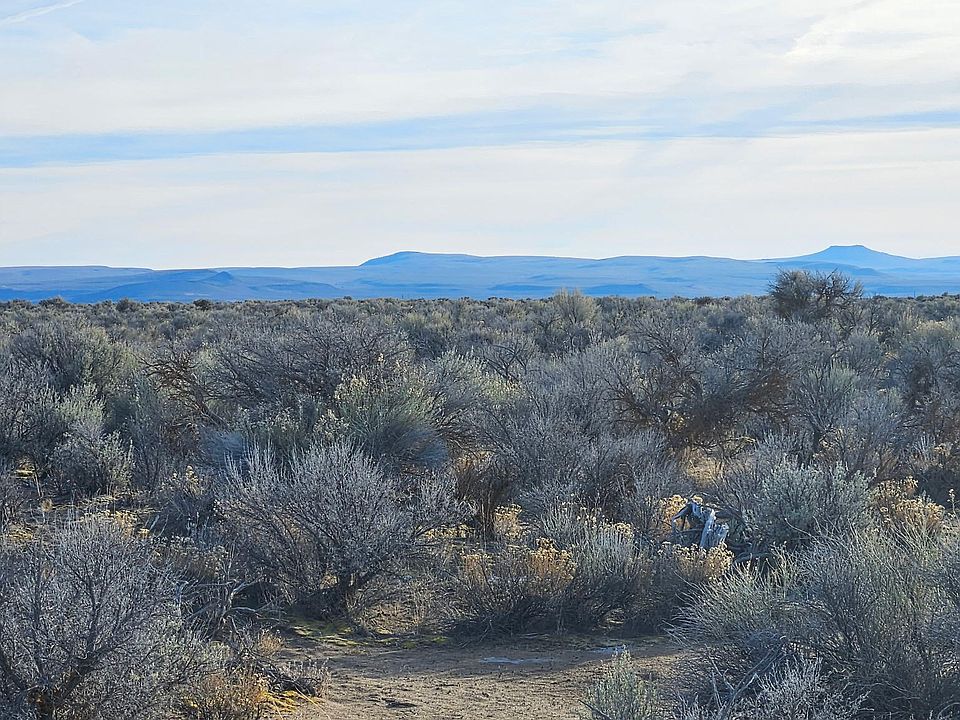 2nd image of 1400 Fossil Lake Rd
