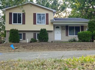 37421 Rosebush St, Sterling Heights, MI 48310