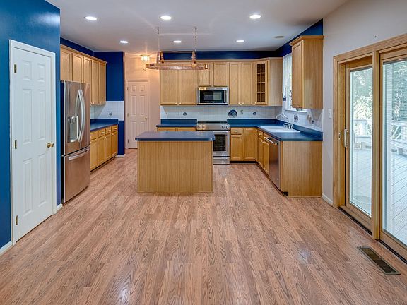 4th image of 10493 Genna Ln