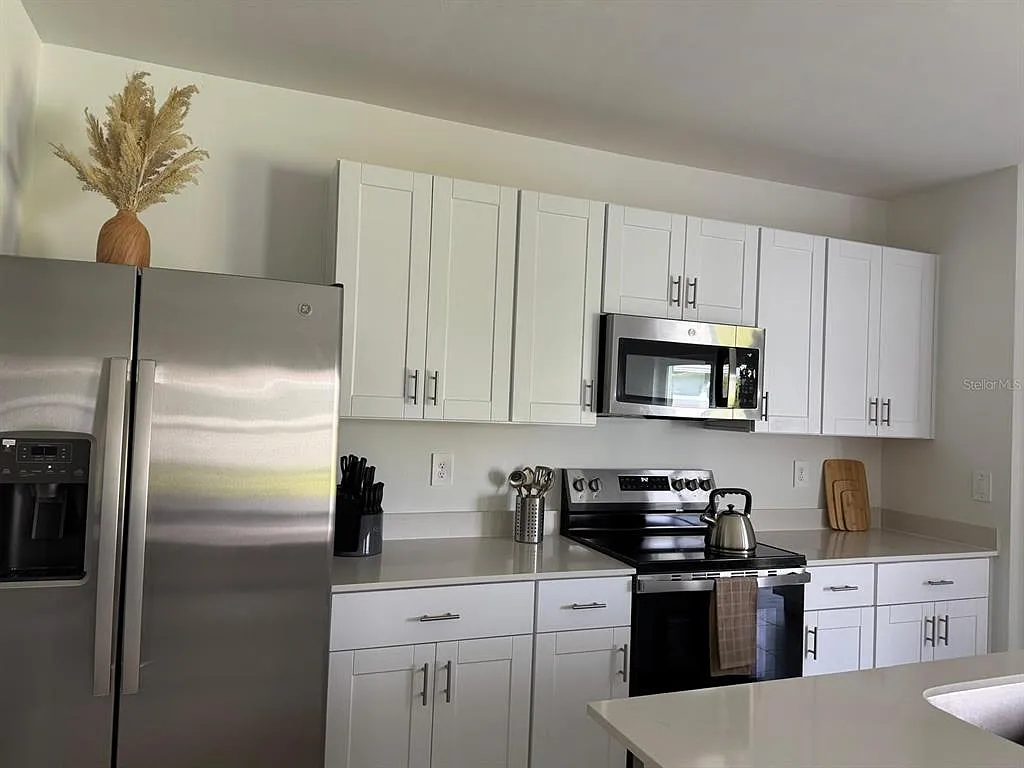 5 bed, 2.5 bath, 2112 sqft, $3,100 — Photo 4