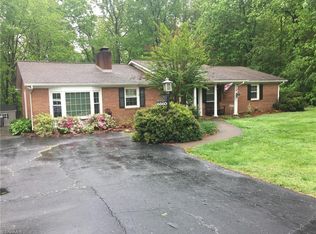 6660 Skylark Rd, Pfafftown, NC 27040