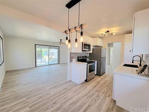 5th image of 7395 Dumosa Ave