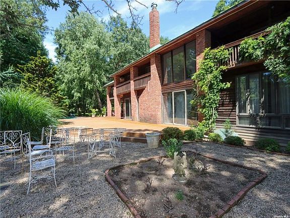 2nd image of 4 Elfland Ct
