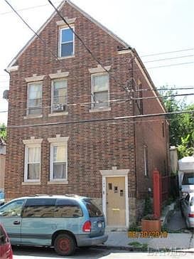 1st image of 138 N 5th Ave