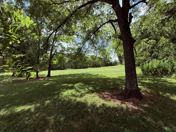 4 Haynes Rd, Fayetteville, TN 37334