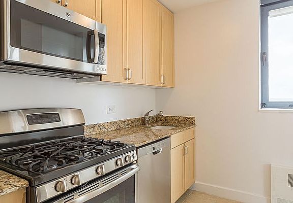 4th image of 235 W 48th St APT 37J