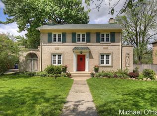 2507 Oakwood Ave NE, Grand Rapids, MI 49505