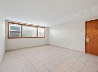 8440 W 95th St APT 4, Hickory Hills, IL 60457